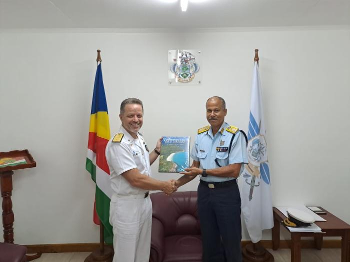 DCOM and Seychelles Defence Forces Chief meeting